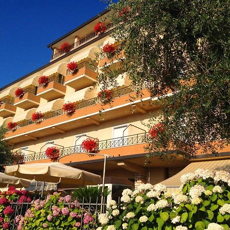 Hotel Pace Torri Del Benaco Extérieur photo