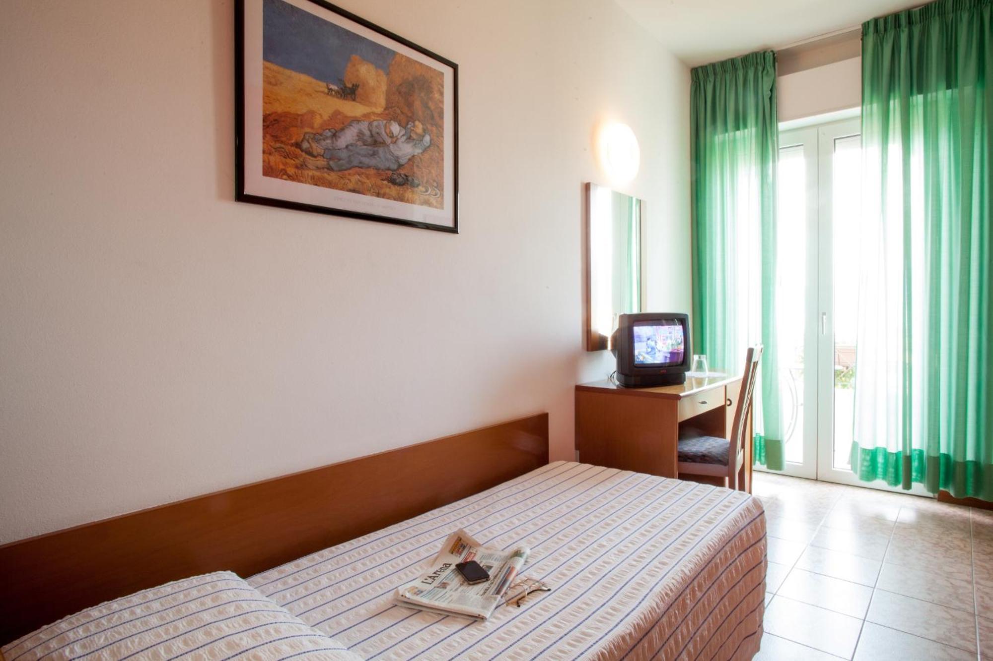 Hotel Pace Torri Del Benaco Extérieur photo
