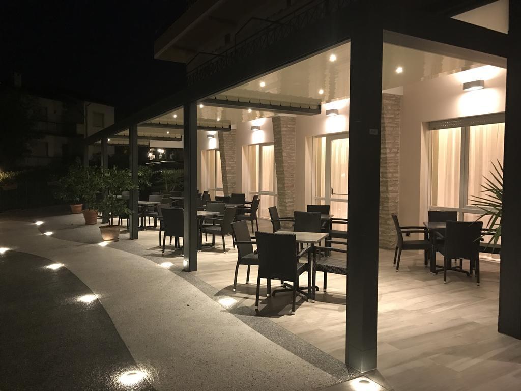 Hotel Pace Torri Del Benaco Extérieur photo