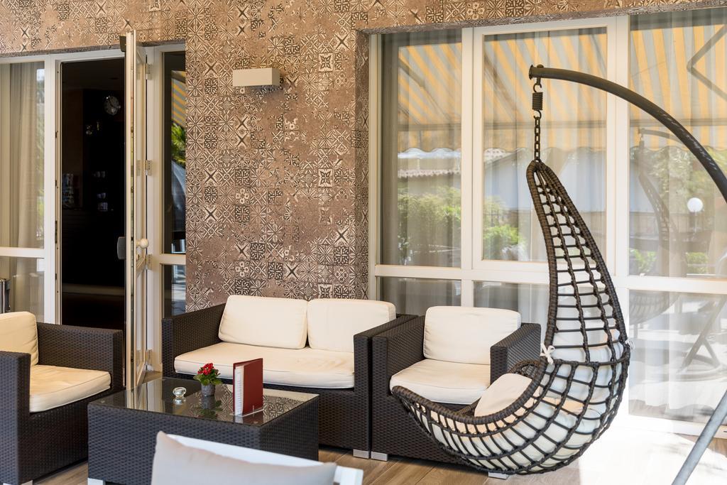 Hotel Pace Torri Del Benaco Extérieur photo