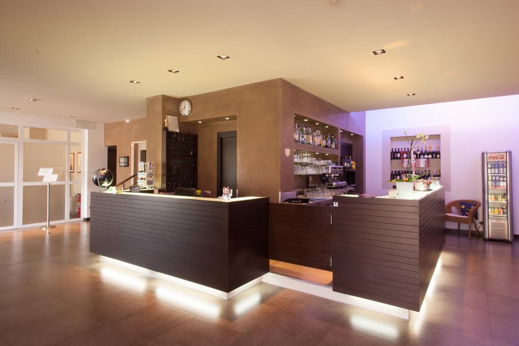 Hotel Pace Torri Del Benaco Extérieur photo