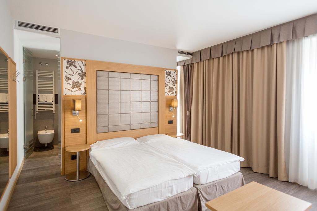 Hotel Pace Torri Del Benaco Extérieur photo