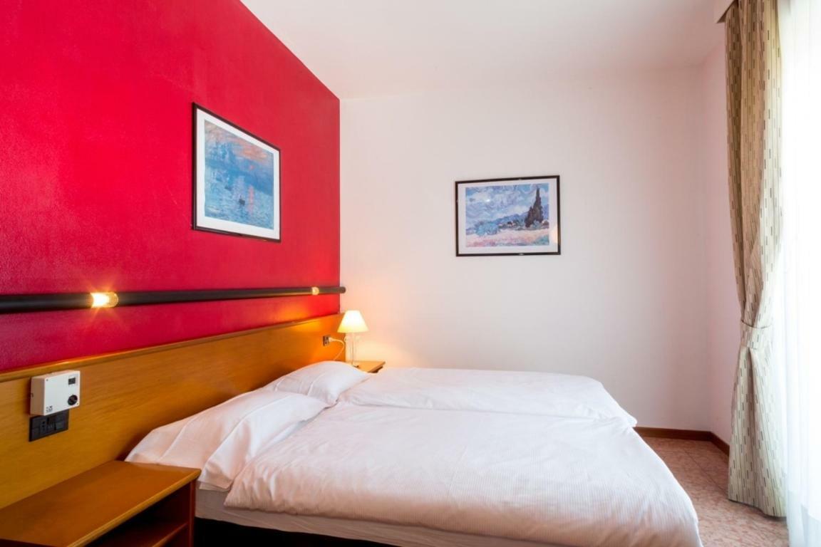 Hotel Pace Torri Del Benaco Extérieur photo
